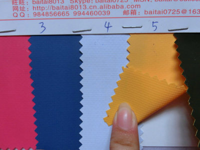 【0118#供應(yīng)250DPVC夾網(wǎng)布雨衣面料EVATPU標(biāo)準(zhǔn)環(huán)保材料6P手袋鞋材】?jī)r(jià)格,廠家,圖片,復(fù)合面料、功能面料,東莞市佰泰紡織-